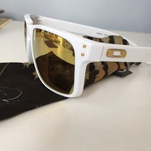 Oakley Accessories - Oakley Sunglasses Oakley Accessories - Oakley Sunglasses